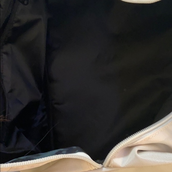 Guess Duffle Bag - Picture 8 of 8